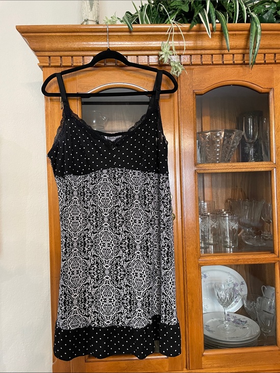 Delta Burke Other - DELTA BURKE plus SZ 3X Black & White Printed Slip gown w front lace adj straps